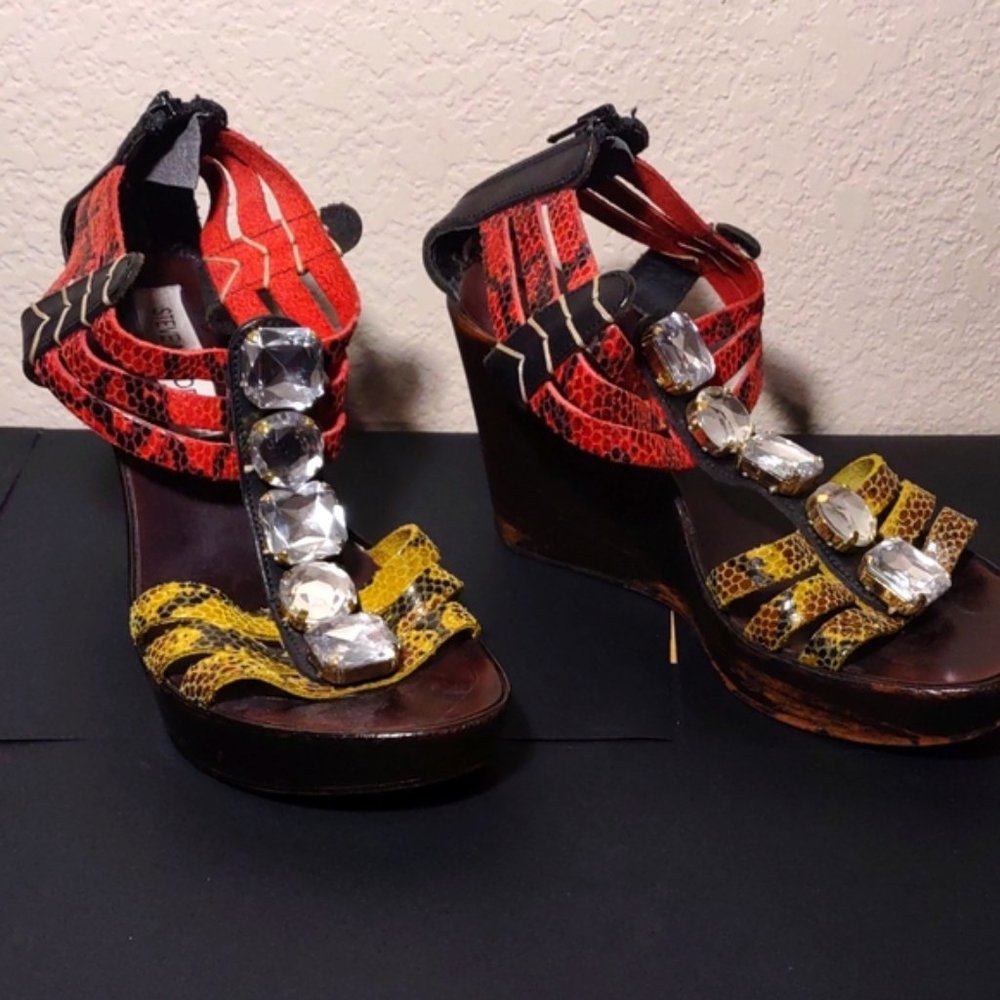 Steve Madden Wedge Heels Faux Snakeskin 6.5 Jewels